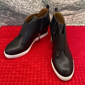 Linea Paolo womens black leather wedge heel booties size 7